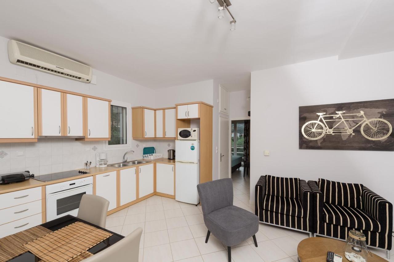 Punda 4 Seasons Apartment Diakopto Exterior foto
